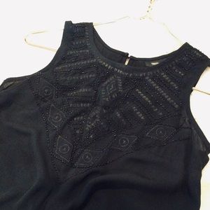 2/$10 ITEM 🚨Black beaded, keyhole closure top, XS